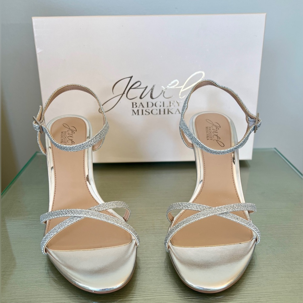 BAGLEY MISCHKA EMBELLISHED SILVER ANKLE STRAP WEDGE SANDALS SIZE 7.5 NEVER WORN